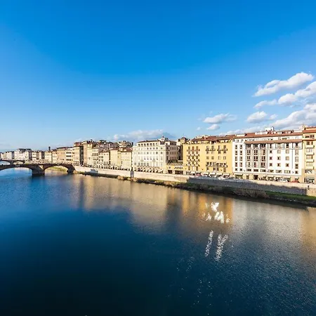 - Elegant Arno View Apartment *