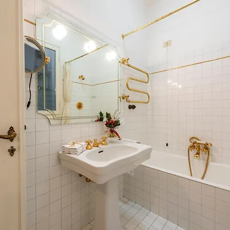 - Elegant Arno View Apartment *