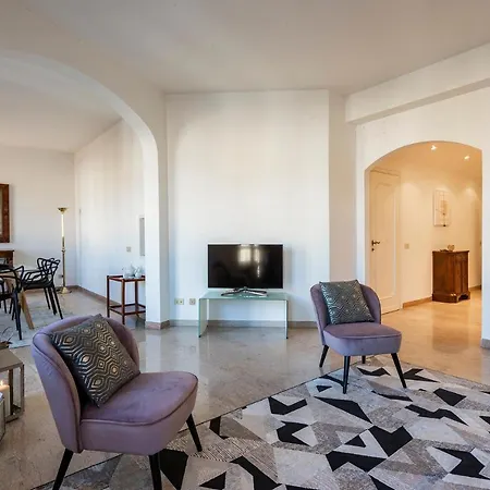 - Elegant Arno View Apartment